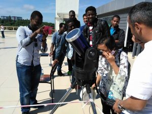 220 bin kişi uzayı izledi