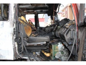 Kamyonunun yandığını polislerden öğrendi