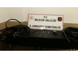 Suçüstü yakalanan kablo hırsızları tutuklardı