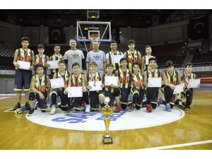 GKV Ortaokulu yıldız erkekler basketbol takımı Gaziantep şampiyonu oldu