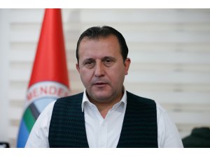 İzmir'de şiddetli yağış düden oluşturdu