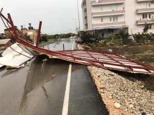 Fırtına nedeniyle çatıdan düşen adam hayatını kaybetti