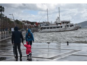 Muğla'da sağanak ve fırtına etkili oluyor