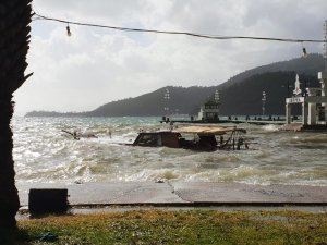 Göcek’te gezi teknesi battı