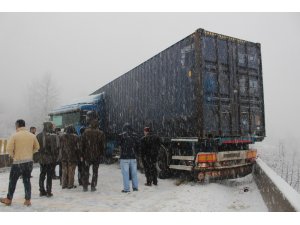 Ankara-İstanbul Karayolu trafiğe kapandı
