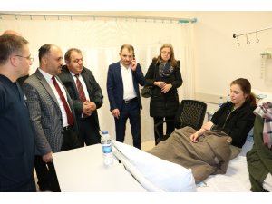 Kaymakam ile Başkandan kazazede öğrencilere ziyaret