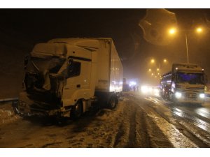 TEM otoyolunda 4 araç birbirine girdi: 12 yaralı