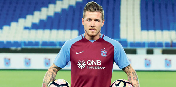 Kucka, imzayı attı
