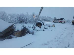 Tren iş makinesine çarptı: 1 ölü