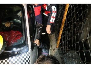 Hırsızın kamyonet ve duvar arasında can pazarı