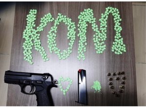 Operasyona gelen polislere evin önünde yakalandı