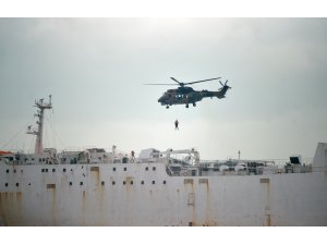 Karaya oturan kargo gemisindeki 2 kişi kurtarıldı