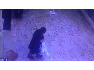 İmamın cübbesini çaldı