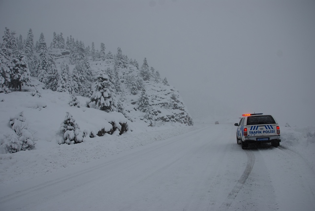 Antalya-Konya kara yolu ulaşıma kapandı