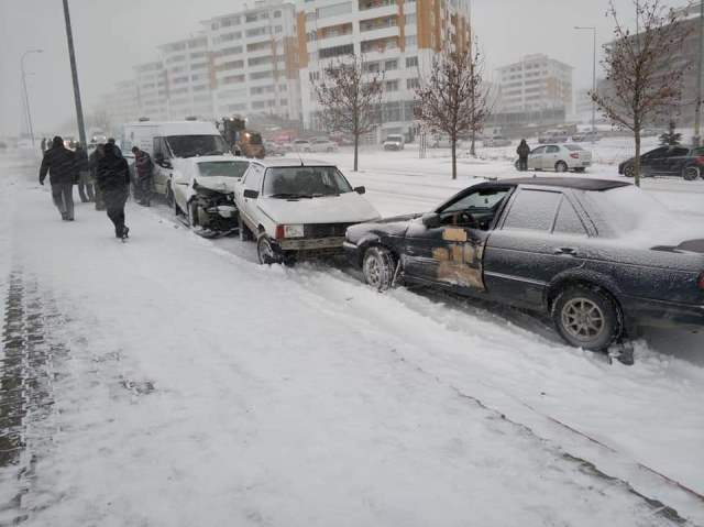 Konya'da buzlanma kazalara yol açtı