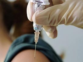 Aşı olmayacağını söyledi, ailece oldu