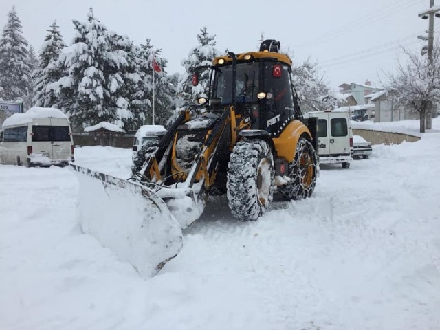 Ahırlı ve Yalıhüyük'te yol açma çalışmaları