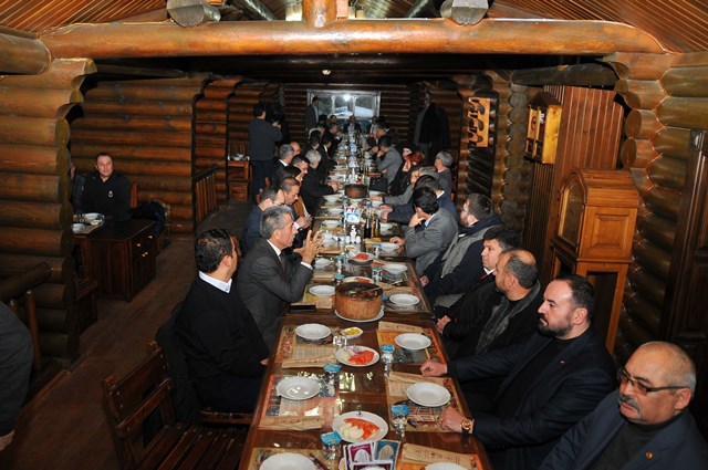 Başkan Akkaya'dan protokole herse ikramı