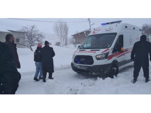 Karda mahsur kalan hasta 6 saatlik çalışma sonrası kurtarıldı