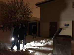 Elektrik trafosuna giren iki kişiden biri hayatını kaybetti