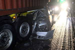 Konya'da otomobil tırla çarpıştı:  4 ölü, 2 yaralı