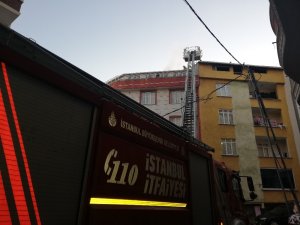 Esenyurt’ta korkutan çatı yangını