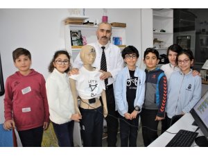 Bilim kurgu filmlerinde gördükleri robotları yaptılar