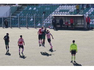 Bornova 1881 Spor ve Foça Belediyespor puanları paylaştı