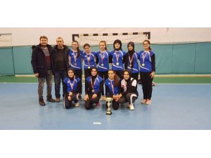 Oltu hentbolda il birinciliğini kazandı