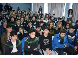 Nilüferli hentbolcular öğrencilerle buluştu