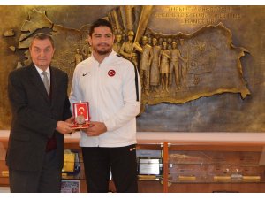 Taha Akgül’e TSK Mehmetçik Vakfı’ndan bronz madalya