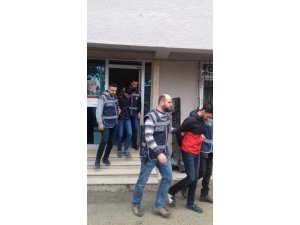 Villa hırsızları kıskıvrak yakalandı