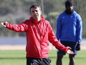 Bülent Korkmaz, antrenmanda Kayserispor maçı taktiklerini verdi
