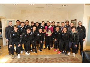 Liseli futbolculardan Başkan Kocadon’a ziyaret
