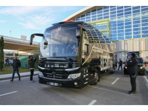 Beşiktaş kafilesi, İzmir'e geldi