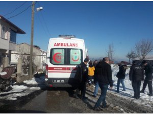 Zihinsel engelli kız annesini bıçakladı