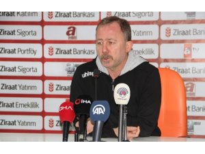 Sergen Yalçın: ”Müsabakada öteki tura geçebiliriz diye düşünüyorum”