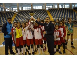 Okullar Arası Yıldızlar Voleybol Müsabakaları sona erdi