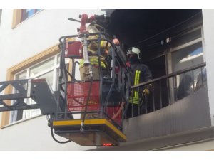 -Balkona bırakılan kova apartmanı yakıyordu