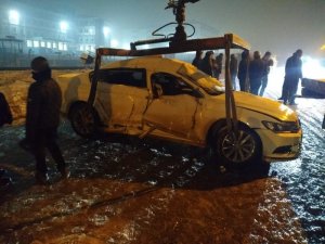 Hemzemin geçitte tren otomobile çarptı