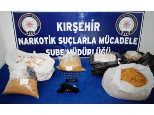 Kırşehir'de kaçak sigara ve uyuşturucu operasyonu