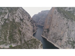 Türkmen gencin cesedi bugün de kayalıklardan alınamadı