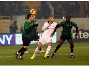 Spor Toto Süper Lig: Akhisarspor: 0 - Beşiktaş: 0 (Maç devam ediyor)