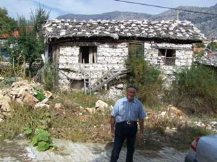 Tahta damlı eski evler ilgi çekiyor