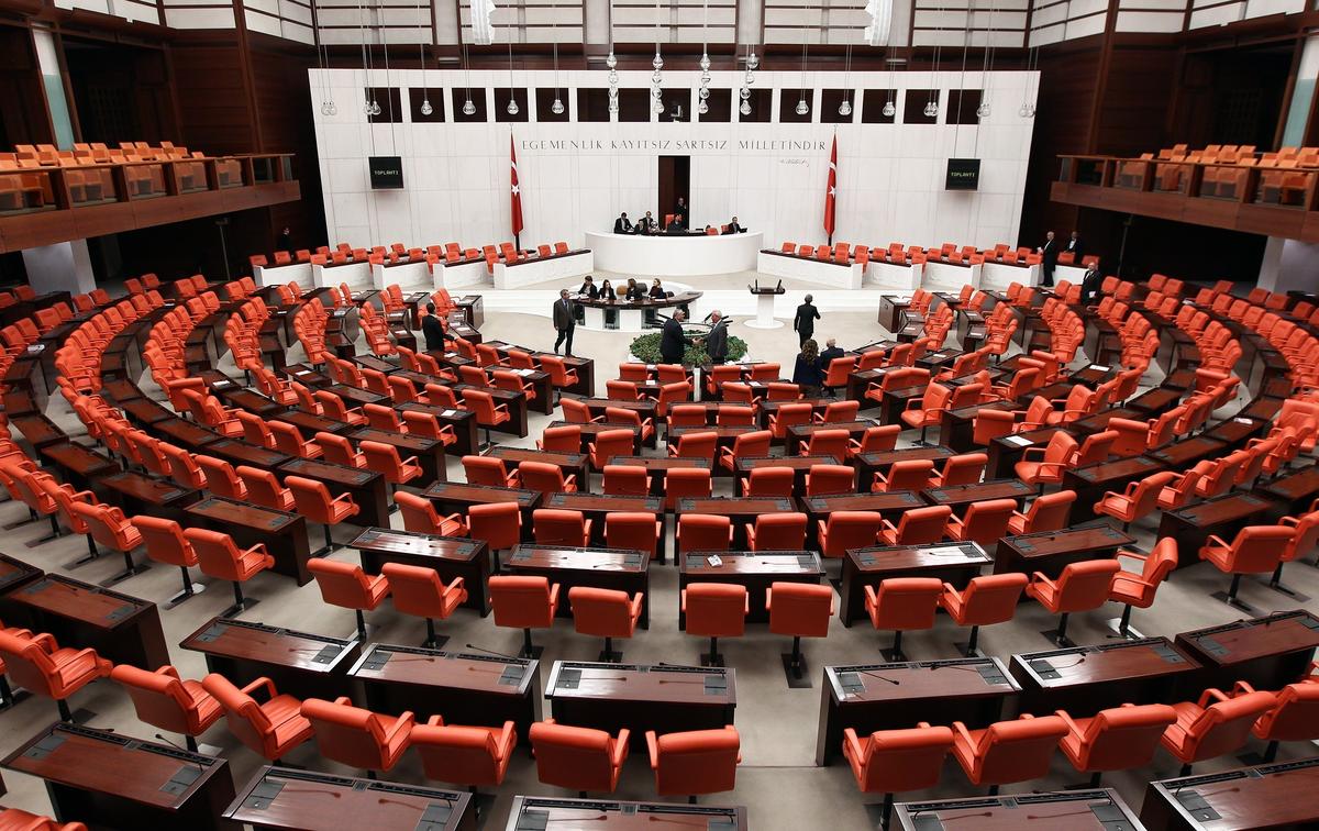 22 Bin TL Maaş Alan Milletvekillerine 10 Bin TL Promosyon...
