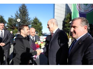 "Türkiye'nin güçlü olma mecburiyeti var"