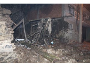 Kula’da bahçe duvarı yıkıldı