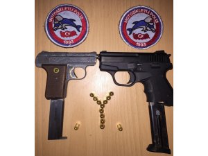 Yunus timleri denetimlerde 2 ruhsatsız tabanca ele geçirdi