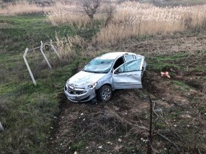 Otomobil şarampole yuvarlandı: 3 Yaralı