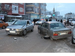 Karaman’da trafik kazası: 2 yaralı